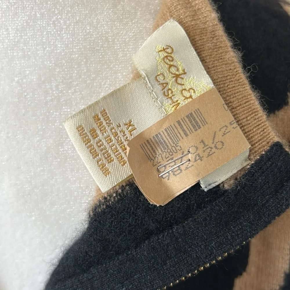 Peck & Peck 2-Ply Animal Print Crew Neck Cashmere Sweater - Picture 9 of 9